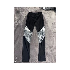 Black leggings with marbled details and mesh paneling